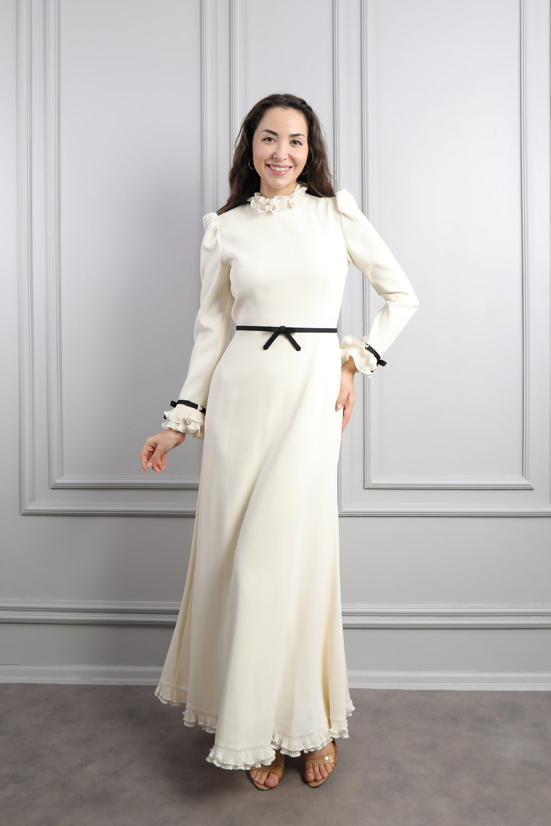 فستان ساتر بتفاصيل كشكشة وحزام فيونكة -سكري