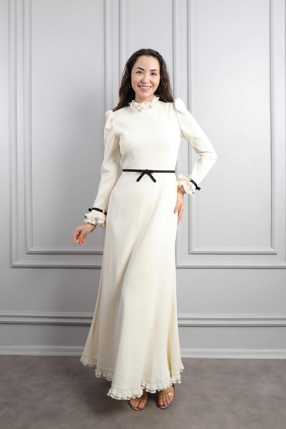 فستان ساتر بتفاصيل كشكشة وحزام فيونكة -سكري