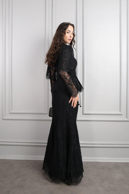 طقم دانتيل خناقي بتطريزات خرزية واكمام شفافة -اسود