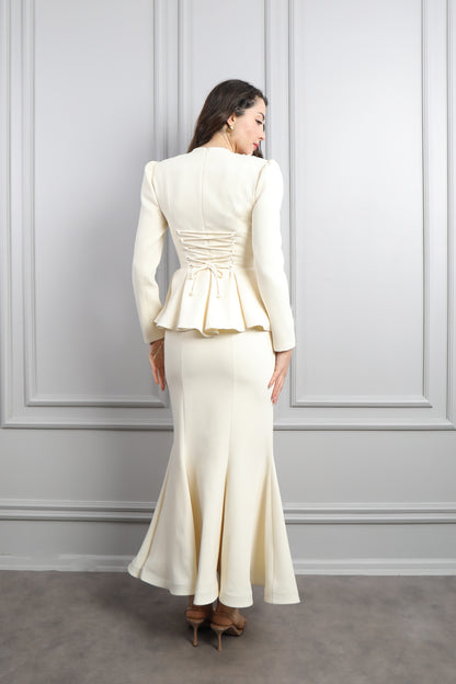 طقم تنورة وتوب رسمي مزين بالورود في الياقة -سكري