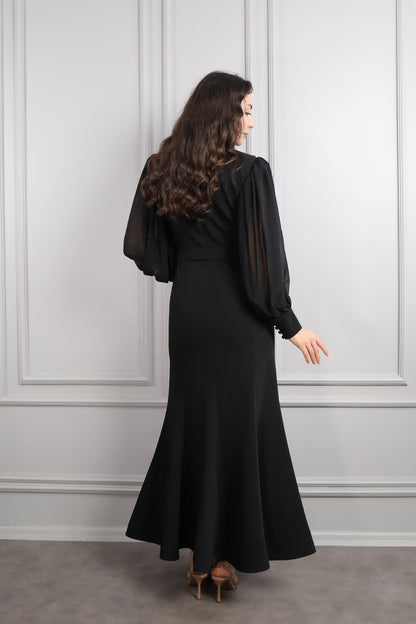 فستان بتفاصيل كريستالية واكمام واسعة وزينة ازرار -اسود