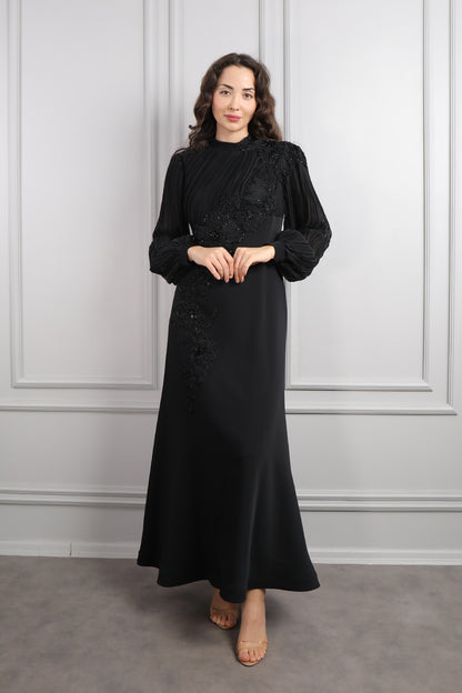 فستان خناقي باكمام واسعة مزين بالخرز والورود -اسود