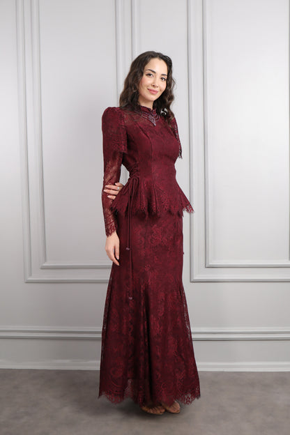 طقم دانتيل خناقي بتطريزات خرزية واكمام شفافة -عودي