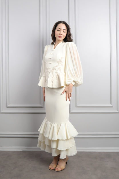 طقم تنورة بتصميم سمكي وجاكيت مزين بالخرز -سكري