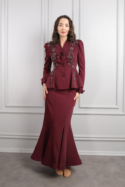 طقم تنورة وجاكيت بزينة فيونكة وتطريزات خرزية -عودي