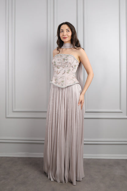 فستان سهرة شيفون بتوب سترابلس مطرز بالخرز مع شال -بيج