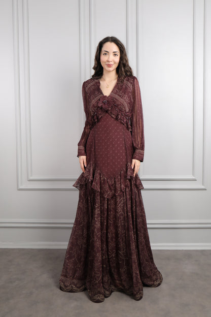 فستان شيفون بياقة مثلثة وتفاصيل كشكشة مقاس كبير -عودي