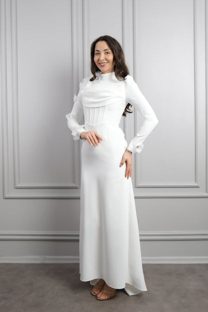 فستان سهرة للمحجبات بتصميم كورسيه وزينة ورود مع تفصيل كايب من الكتف -ابيض