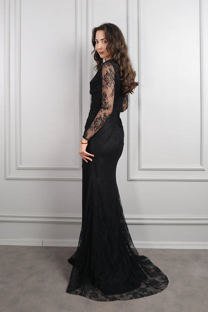 فستان سهرة دانتيل بياقة مائلة واكمام شفافة -اسود
