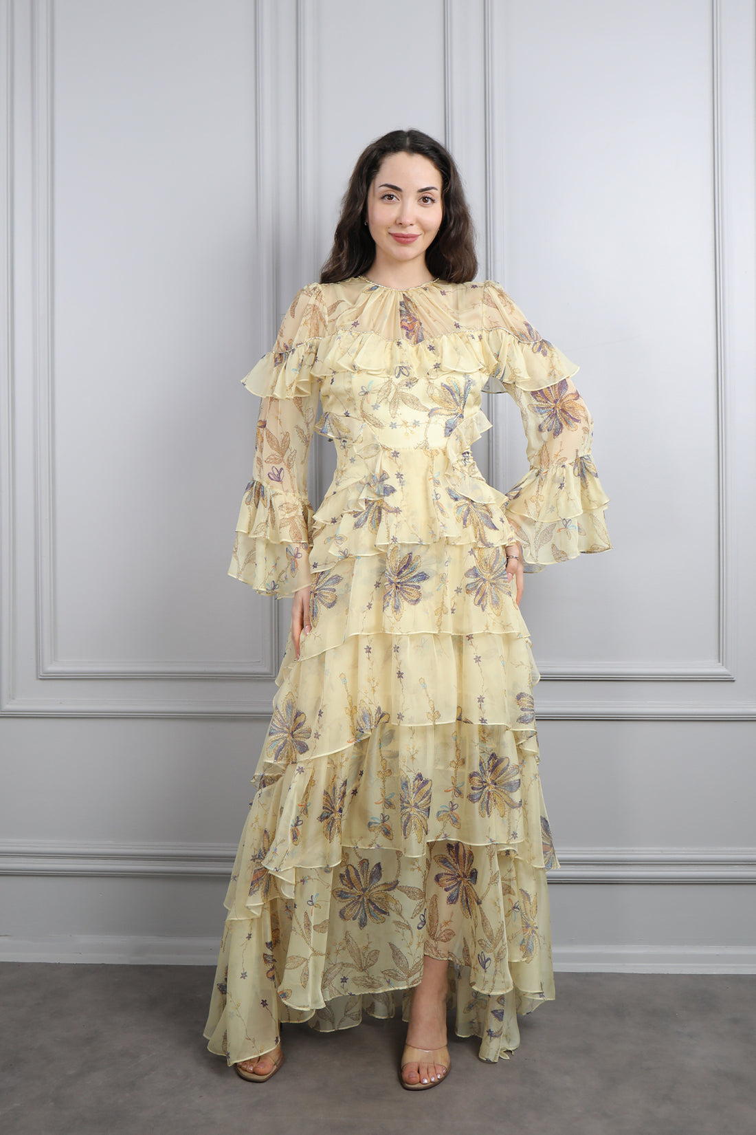 فستان شيفون بتفاصيل كشكشة منقوش بورود مقاس كبير -اصفر