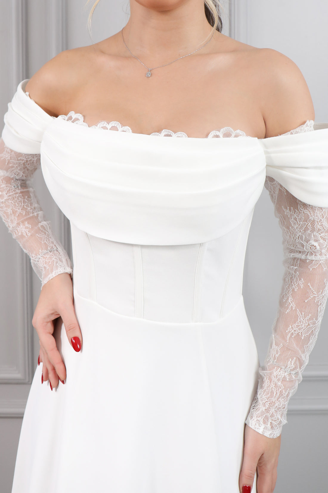 فستان سهرة مكشوف الاكتاف بتفاصيل دانتيليلة -ابيض