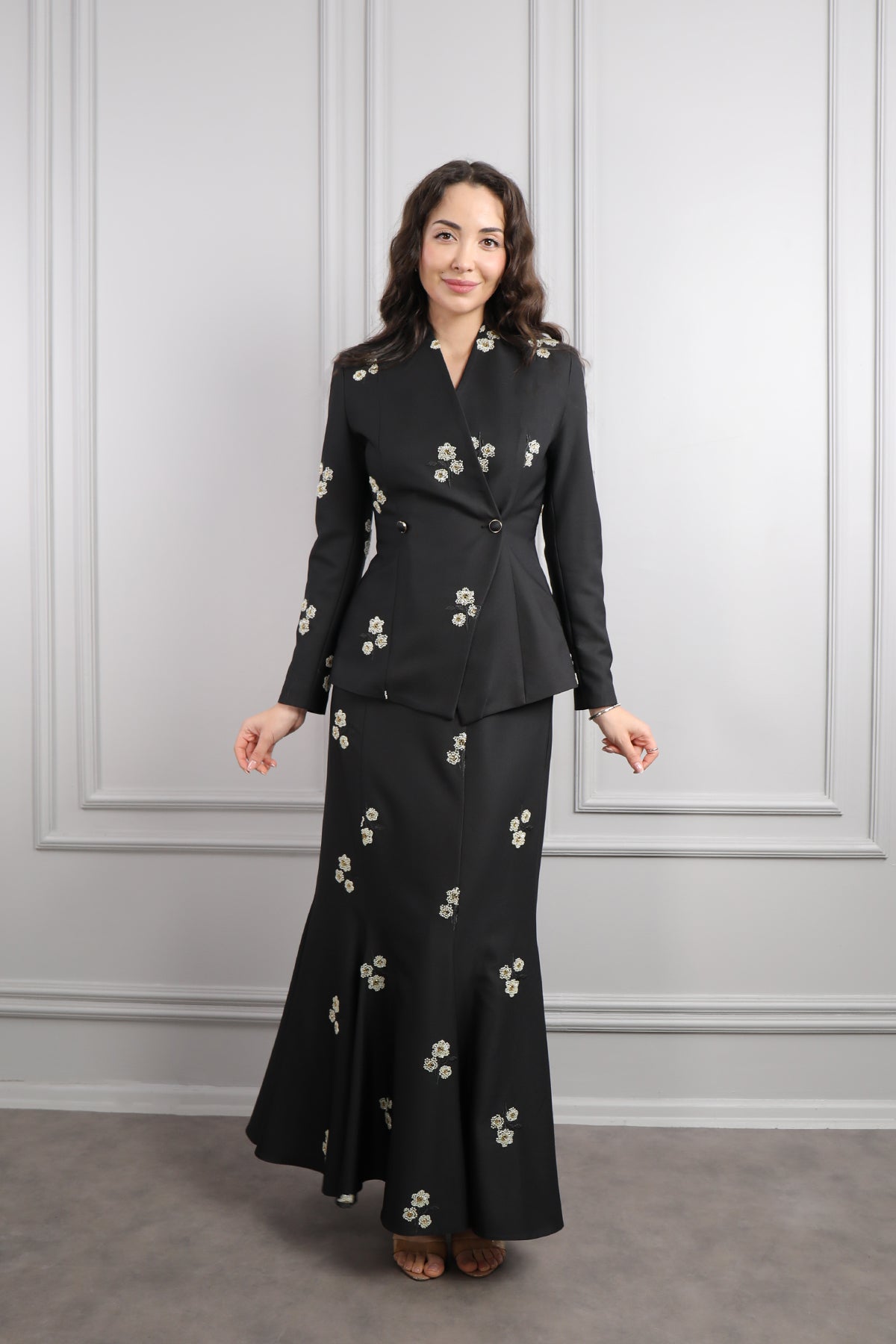 طقم تنورة بتطريزات خرزية واكسسوار حقيبة -اسود