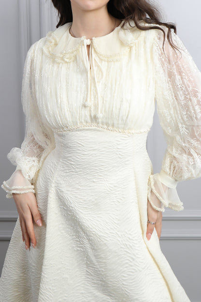 فستان بتفاصيل دانتيل وياقة اطفال بتطريزات خرزية -سكري