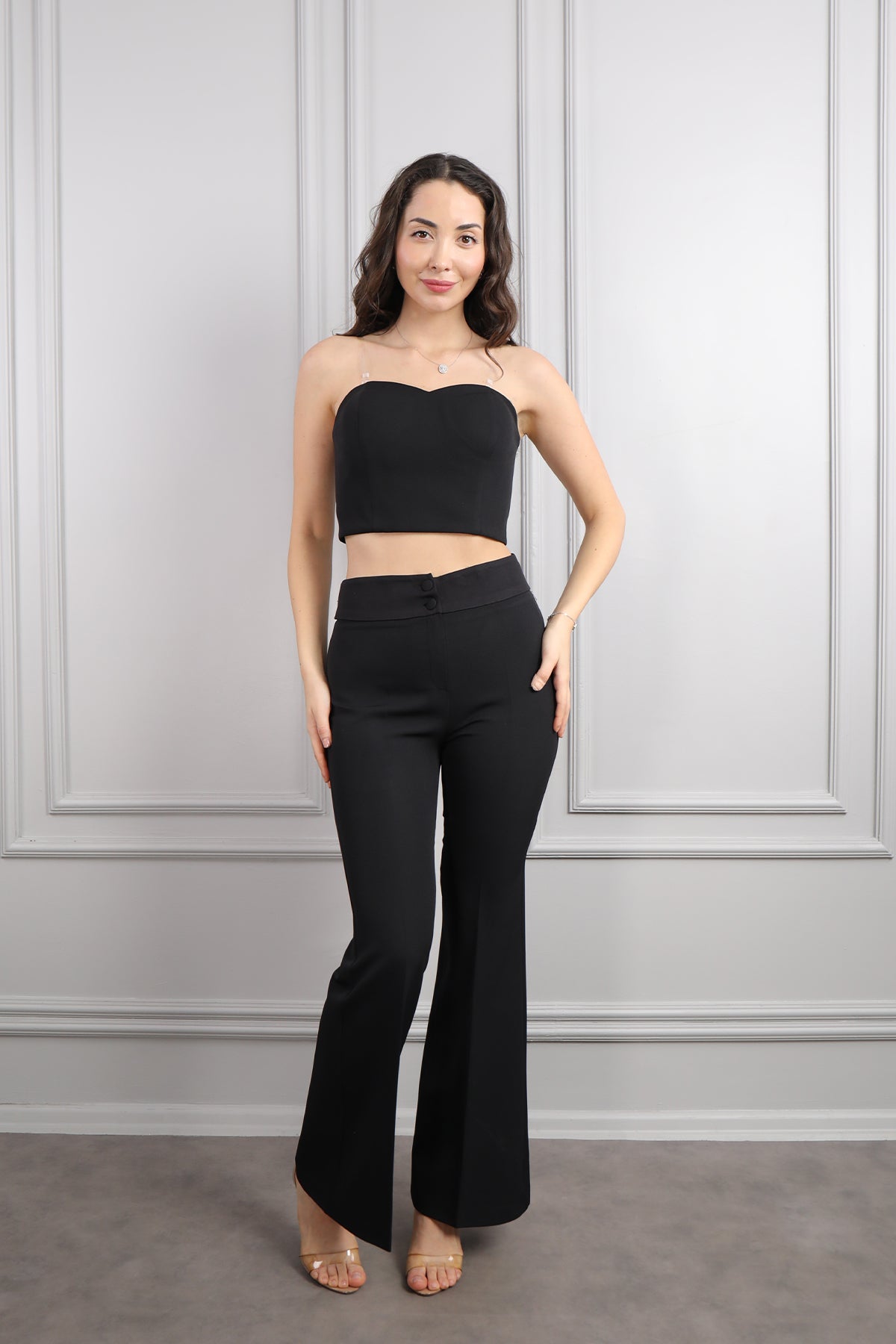 طقم ثلاثة قطع بتفاصيل لامعة وزينة وردة -اسود