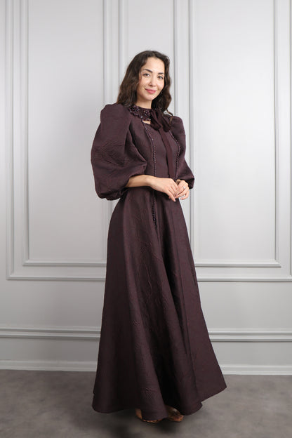 فستان باكمام بالون بتطريزات خرزية -كرزي