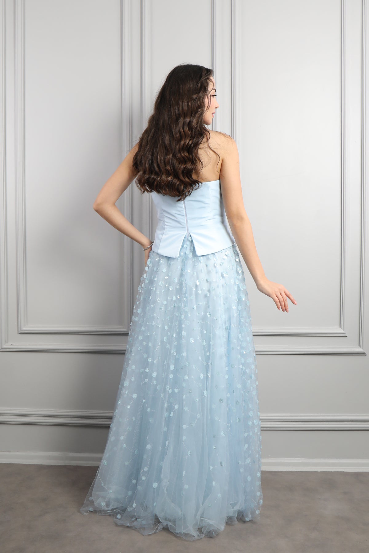 فستان سهرة سترابلس بتنورة تول وشال طويل -سماوي