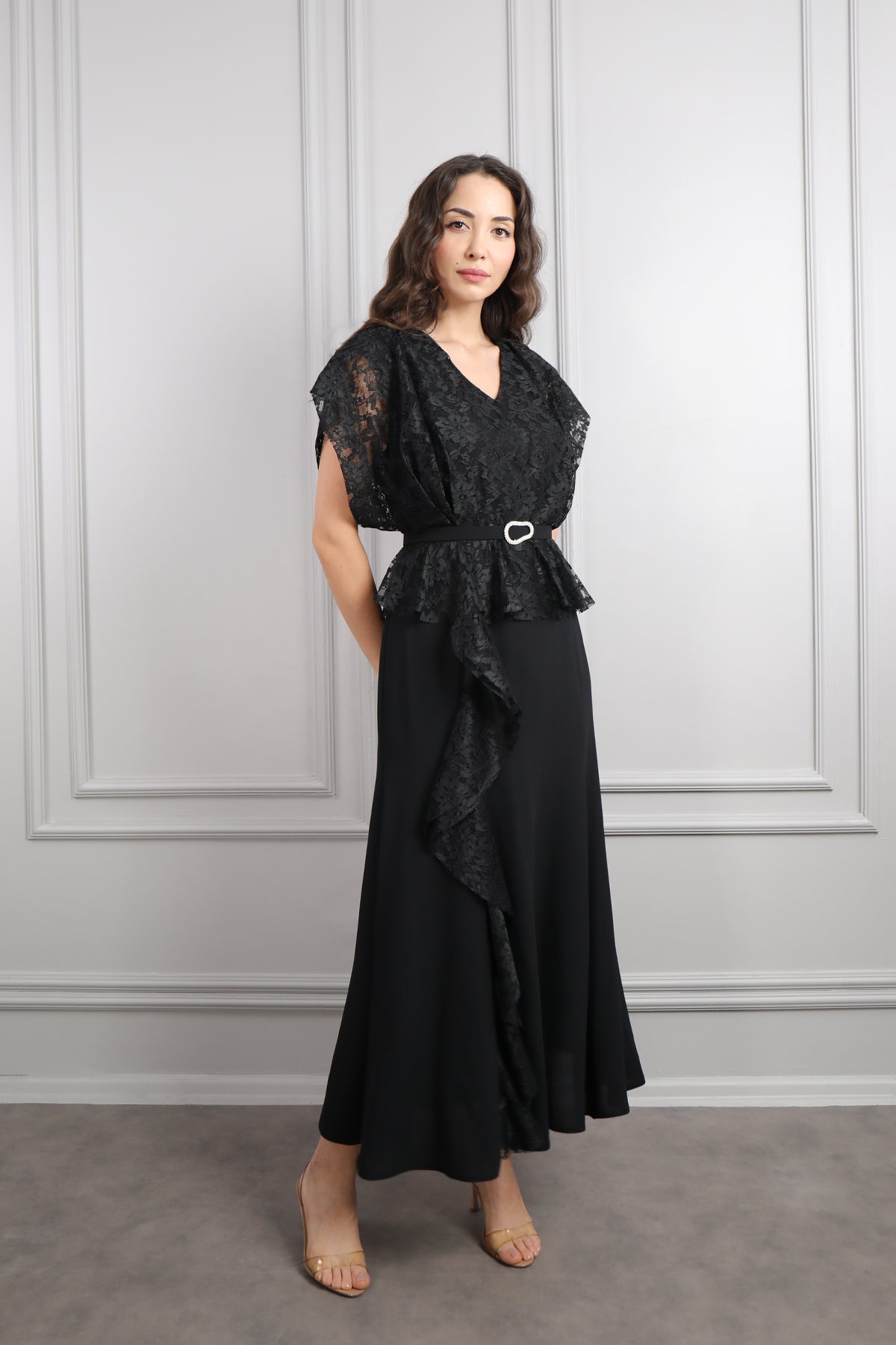 فستان بتفاصيل دانتيلية باكمام واسعة مقاس كبير -اسود