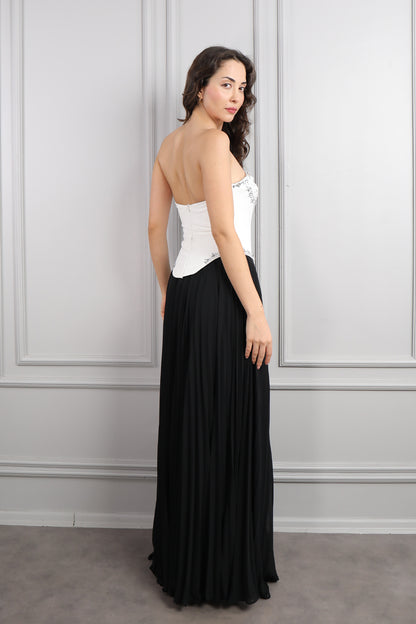 فستان سهرة سترابلس مطرز بالكريستالات بتنورة بتكسيرات -اسود وابيض