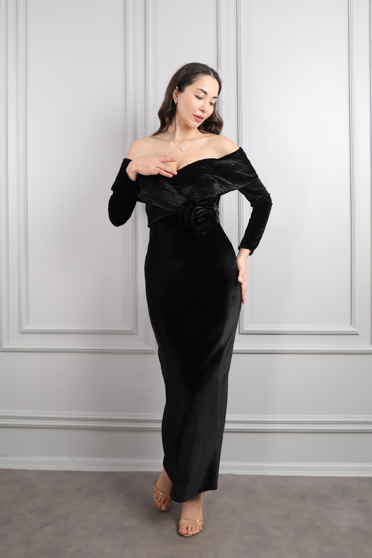 فستان سهرة مخملي مكشوف الاكتاف -اسود