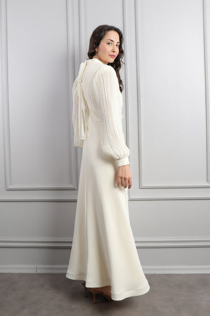 فستان خناقي باكمام واسعة مزين بالخرز والورود -سكري