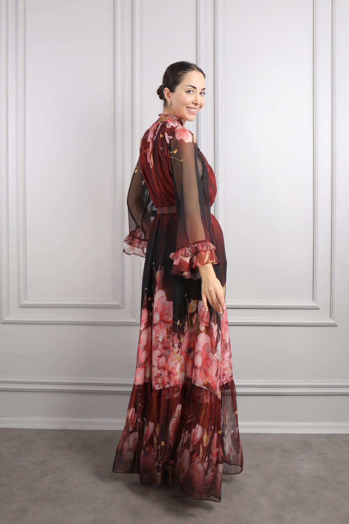 فستان شيفون مزين بنقشات ورود وتطريزات خرزية مقاس كبير -عودي