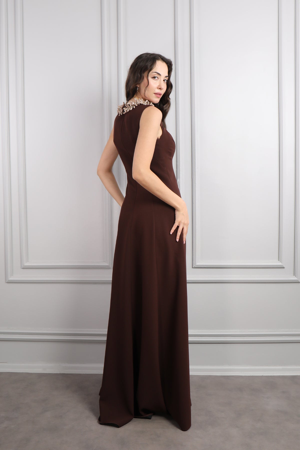 فستان سهرة بدون اكمام بكريستالات عالياقة مقاس كبير -بني