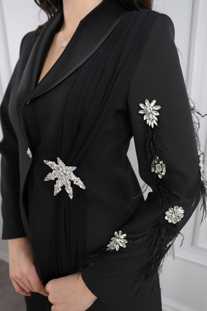 طقم بنطال وجاكيت مزين بالكريستالات والريش -اسود