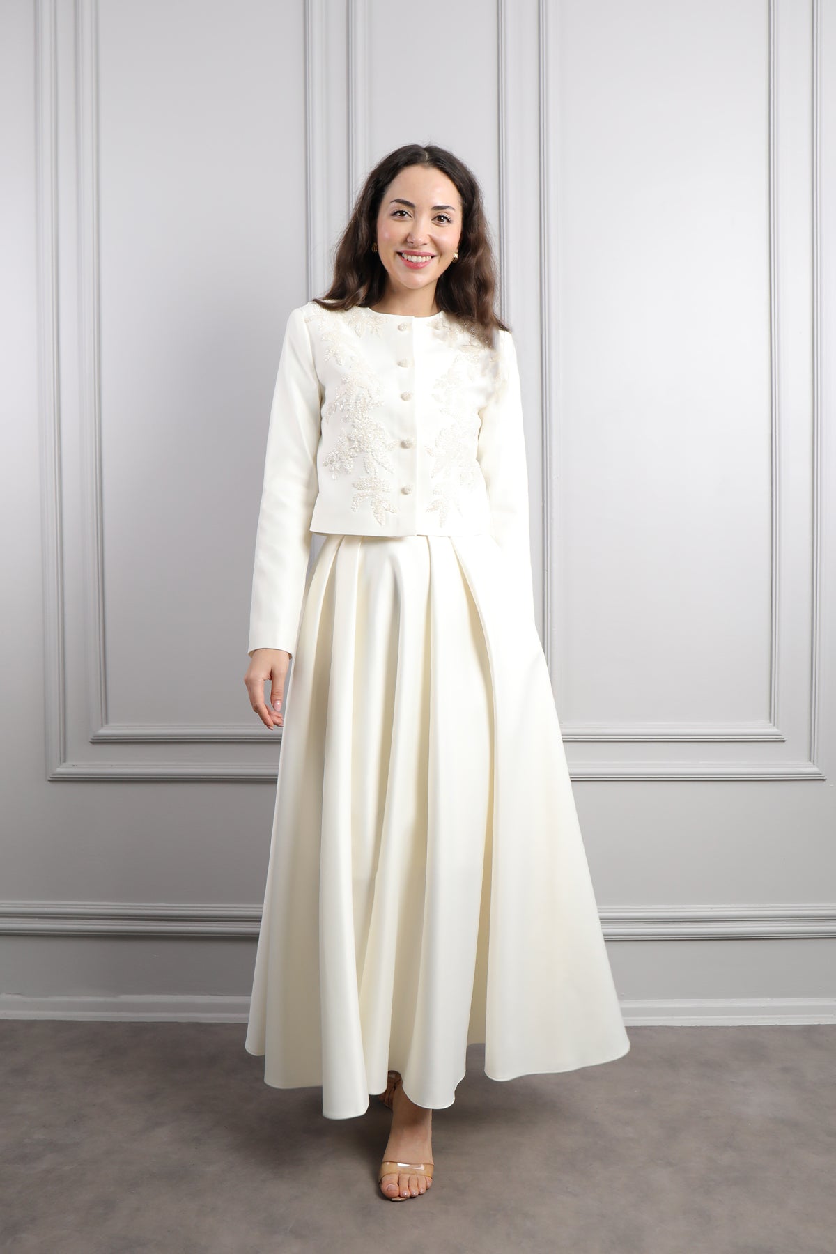 طقم تنورة وجاكيت بتطريزات خرزية -بمبي