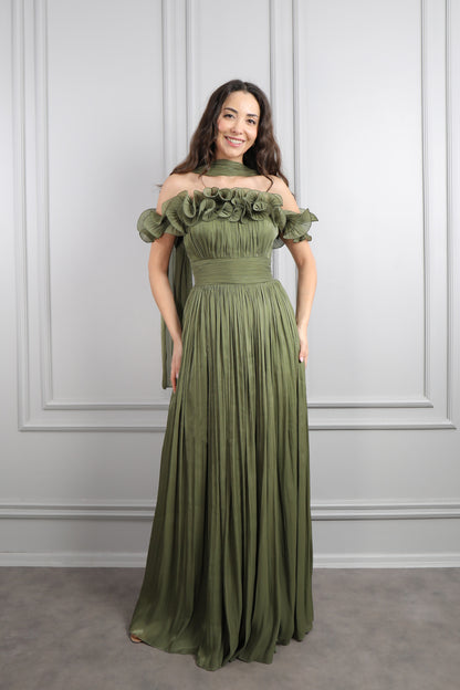 فستان سهرة مكشوف الاكتاف بتفاصيل كشكشة مع شال -زيتي