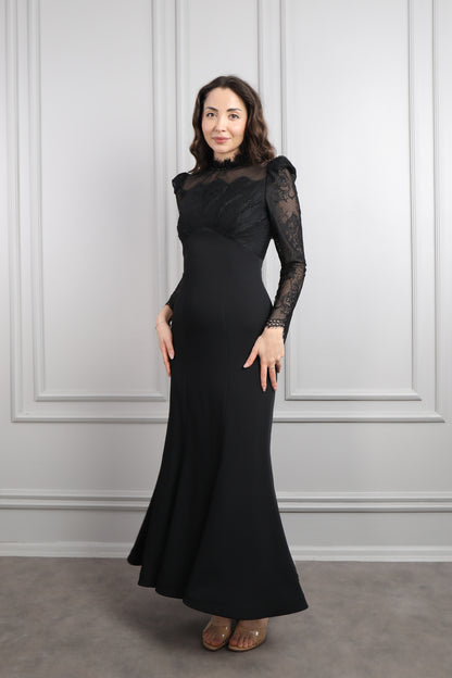 فستان بتصميم دانتيلي وتفاصيل شفافة -اسود