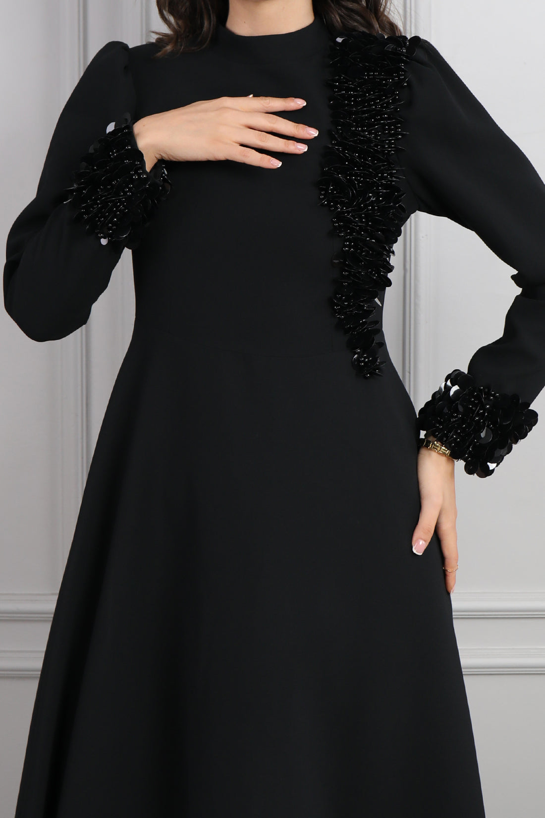 فستان سهرة خناقي للمحجبات بتطريزات ترتر -اسود