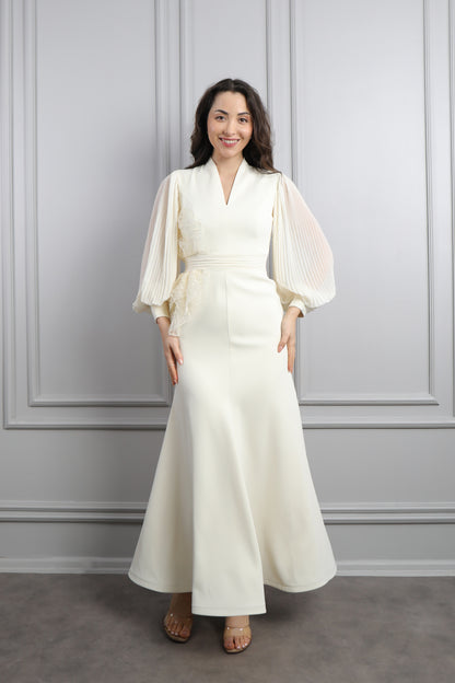 فستان بقصة سمكية باكمام واسعة شيفون وزينة جانبية -سكري