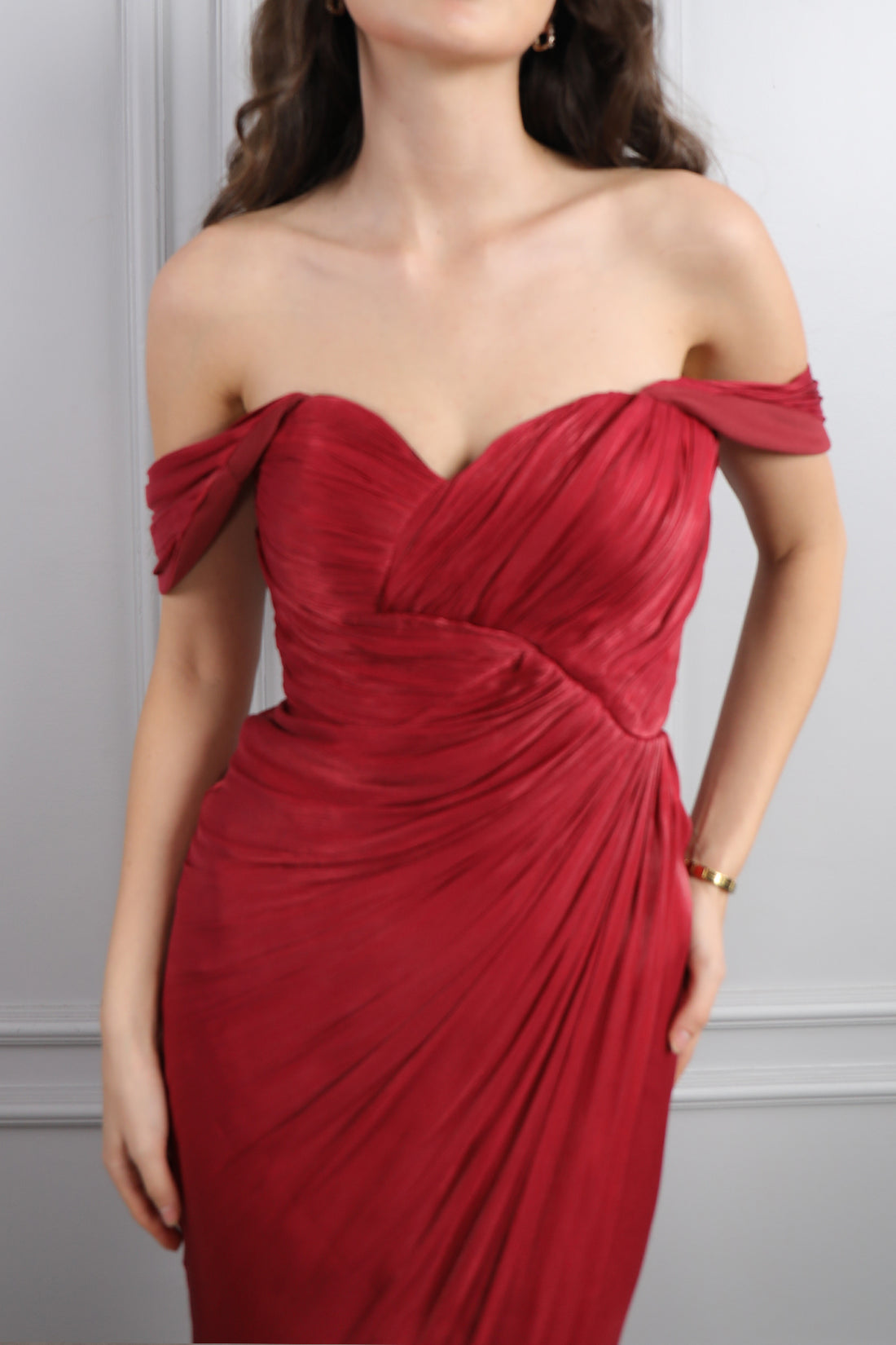 فستان سهرة مكشوف الاكتاف بتفاصيل تجاعيد -عودي