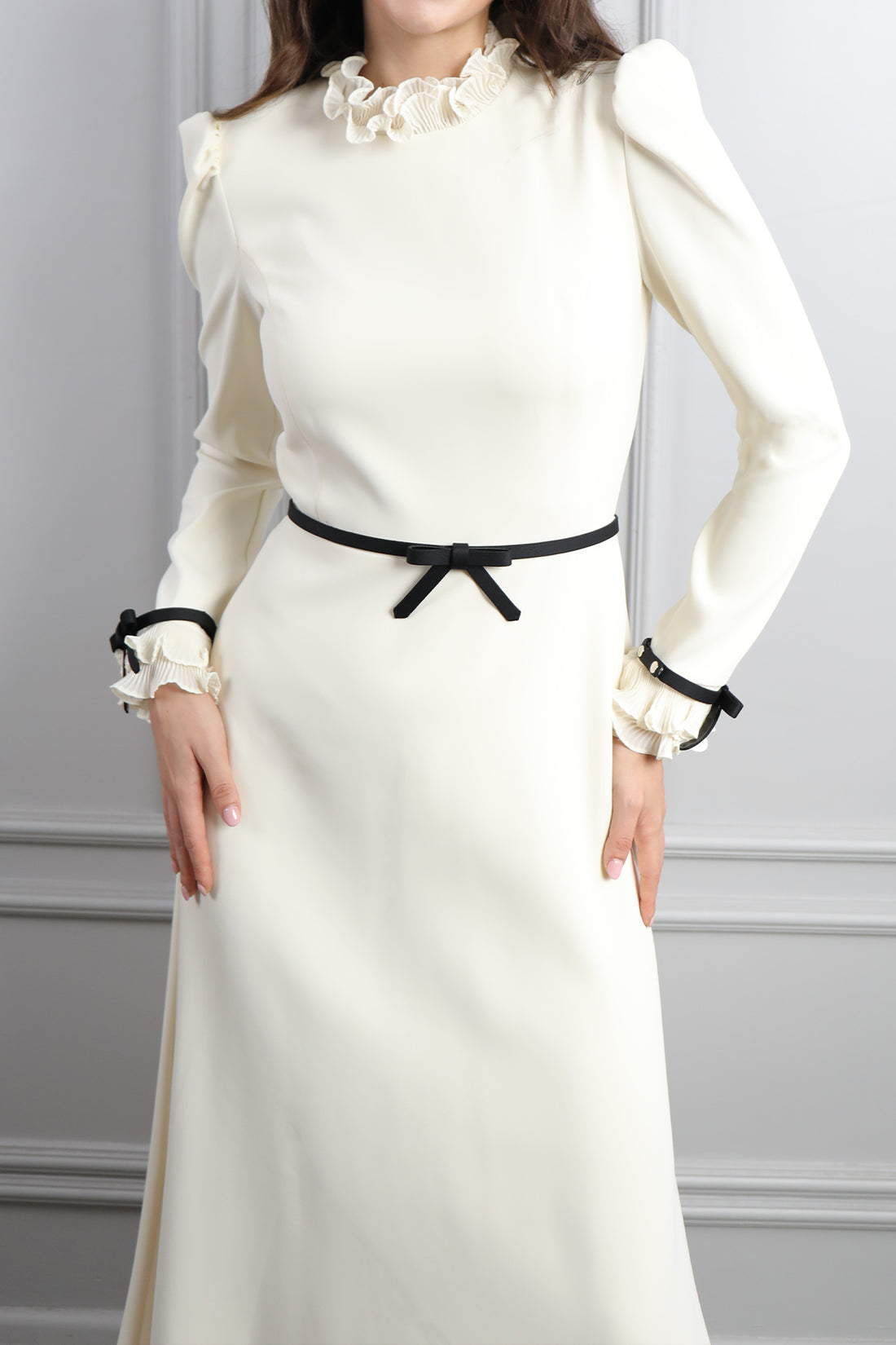 فستان ساتر بتفاصيل كشكشة وحزام فيونكة -سكري