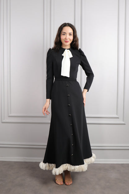 فستان بياقة تنربط وزينة ازرار وتفاصيل كشكشة -اسود