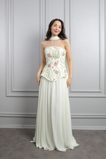 فستان سهرة شيفون بتوب سترابلس مزين بكريستالات ورود مع شال -بيج