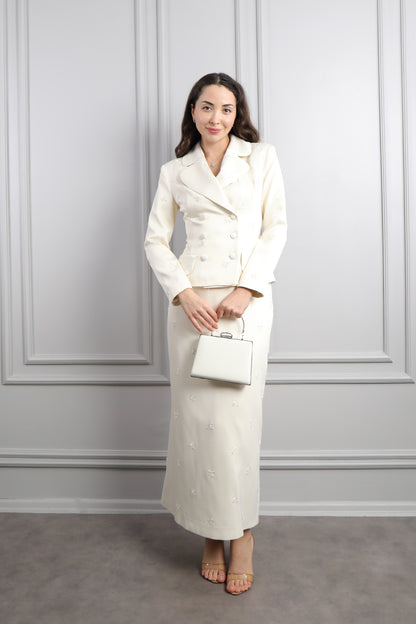 طقم تنورة وجاكيت مطرز بالفصوص مع اكسسوار حقيبة -سكري