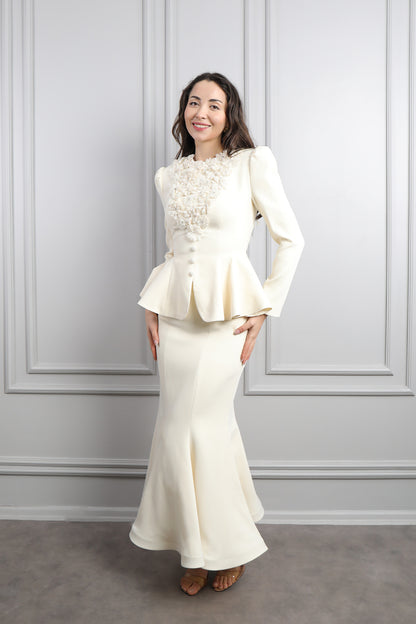 طقم تنورة وتوب رسمي مزين بالورود في الياقة -سكري