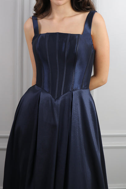 فستان سهرة بياقة مربعة بتفصيل كورسيه وفتحة جانبية -كحلي