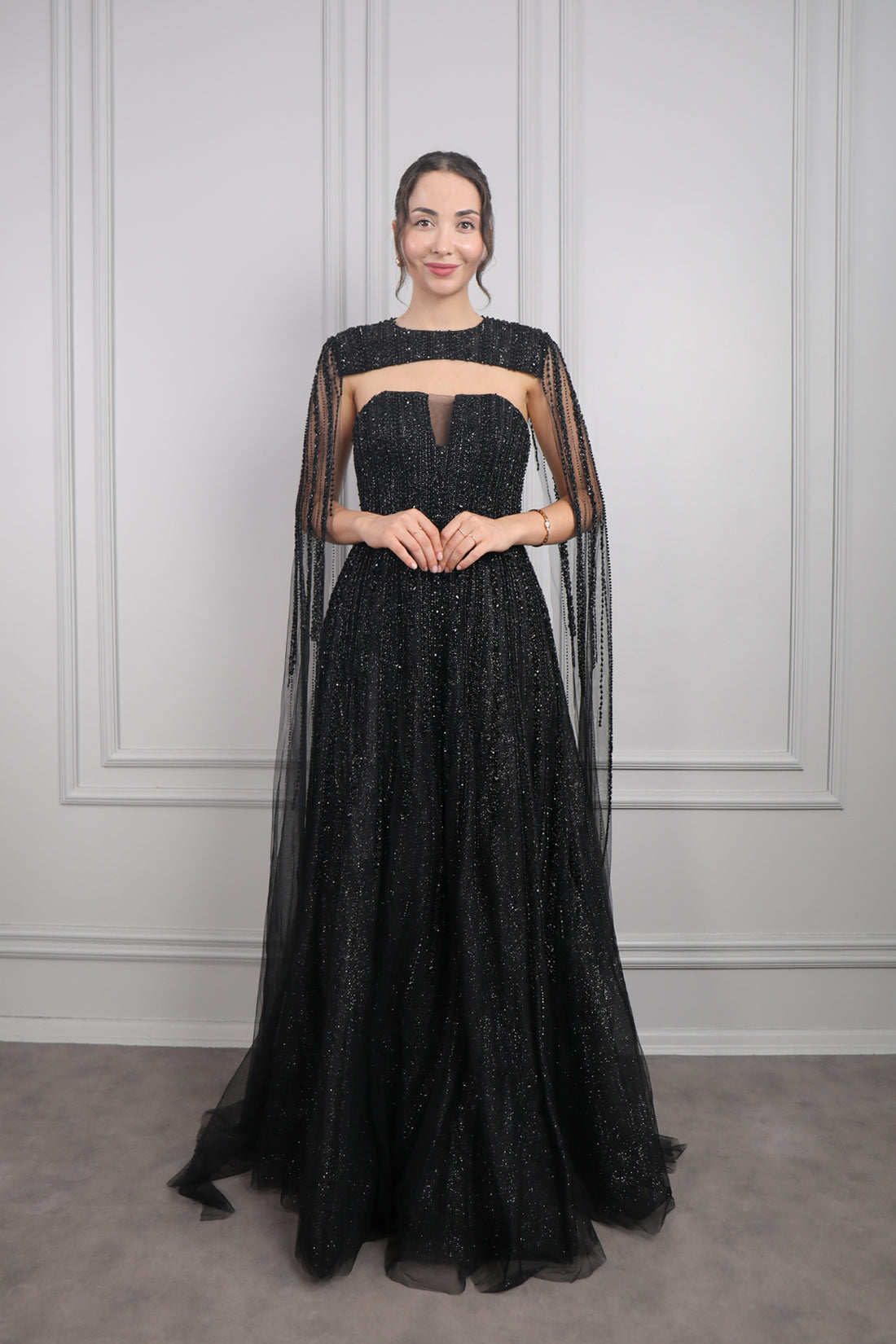 فستان سهرة سترابلس مطرز بالكريستالات مع تفصيل كاب عالكتف من &quot;المجموعة الخاصة&quot; - اسود