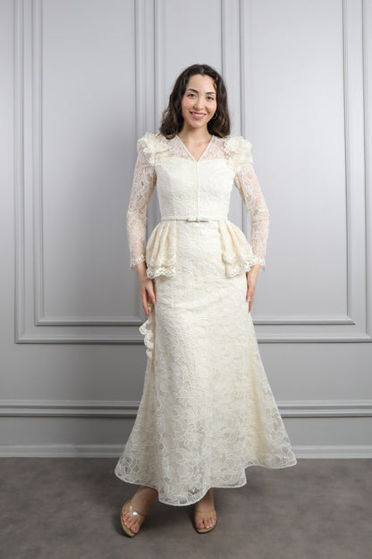 فستان دانتيل بزينة زهور عالاكتاف وتصميم كشكشة من الخصر -سكري