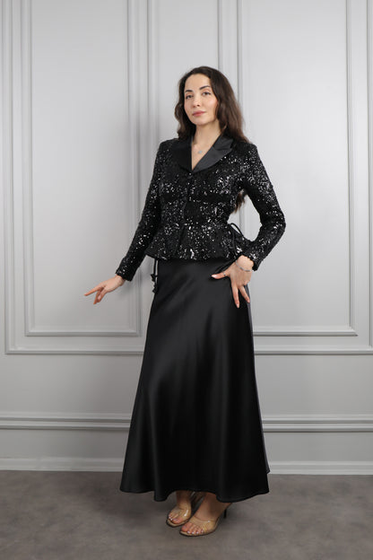 طقم تنورة ساتان وجاكيت مطرز بالترتر -اسود