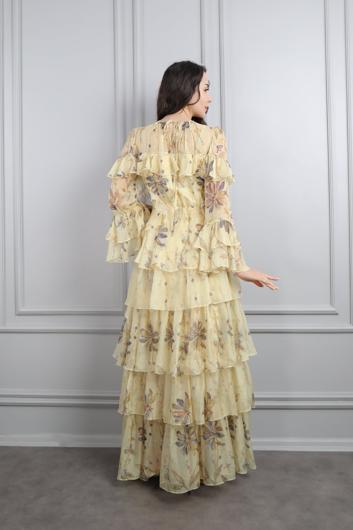 فستان شيفون بتفاصيل كشكشة منقوش بورود مقاس كبير -اصفر