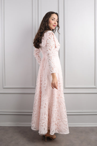 فستان ميدي بتفاصيل دانتيلية بياقة اطفال مزين بازرار خرزية -بمبي