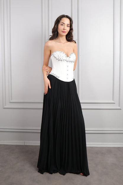 فستان سهرة سترابلس مطرز بالكريستالات بتنورة بتكسيرات -اسود وابيض