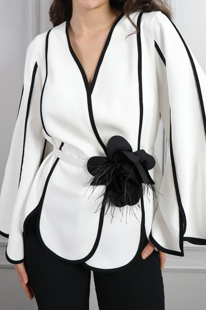 طقم بنطال وبلوزة مزينة بوردة - اسود وابيض