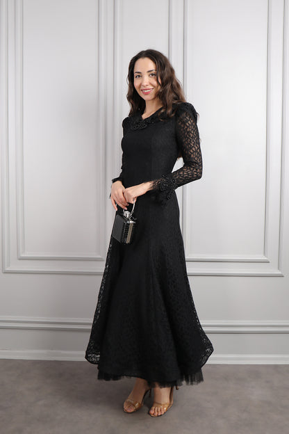فستان دانتيل بياقة مزينة بالخرز واكسسوار شنطة -اسود