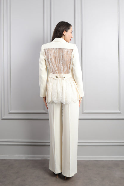 طقم بدلة بتصميم دانتيل شفاف في الظهر وازرار ذهبية -سكري