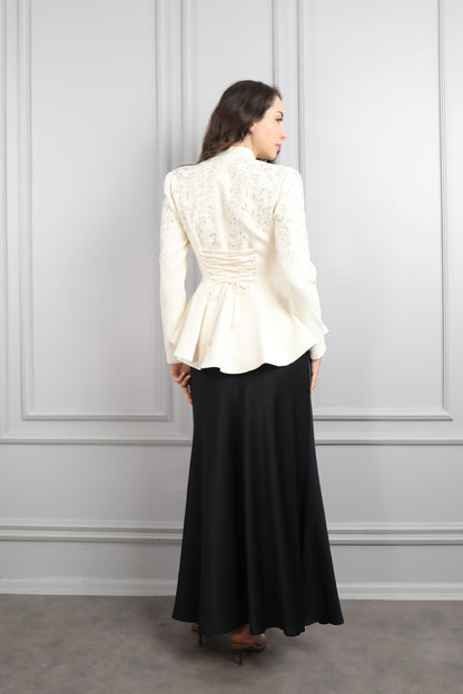 طقم تنورة وجاكيت مطرز بالخرز -اسود وسكري