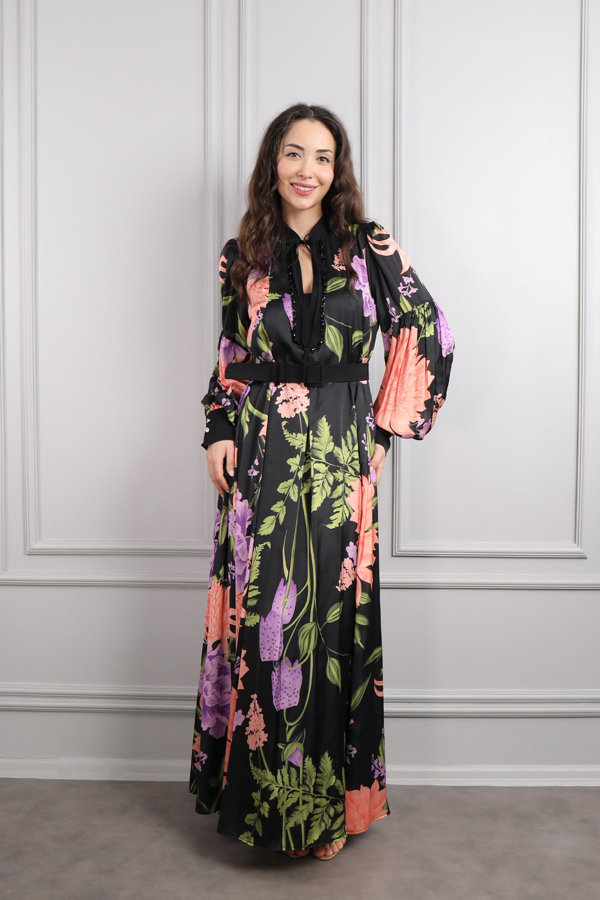 فستان بنقشات زهور وتفاصيل خرزية مقاس كبير -اسود